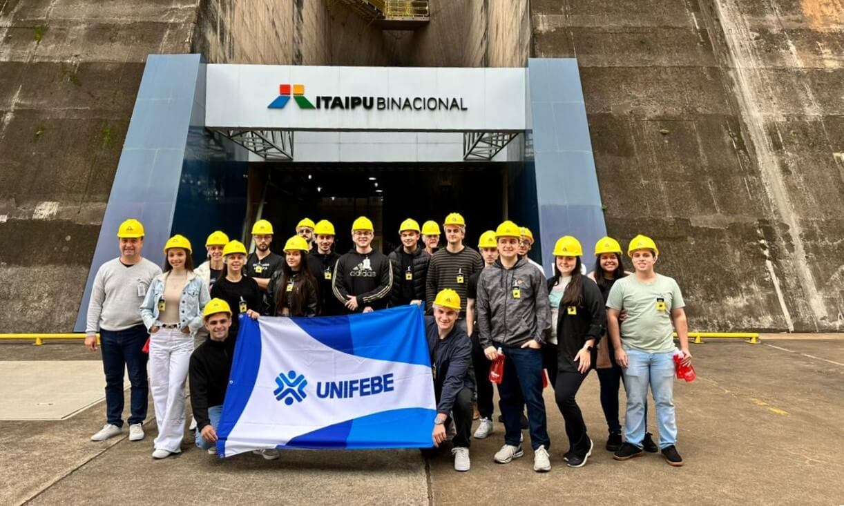 Acadêmicos da UNIFEBE fazem viagem de estudo internacional a Foz do Iguaçu, Paraguai e Argentina