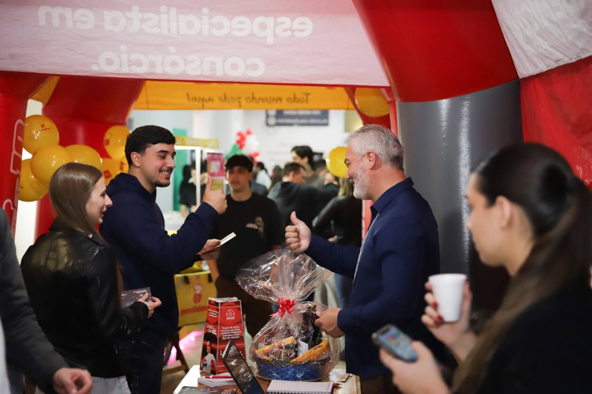 Acadêmicos da UNIFEBE organizam feira de negócios em Brusque