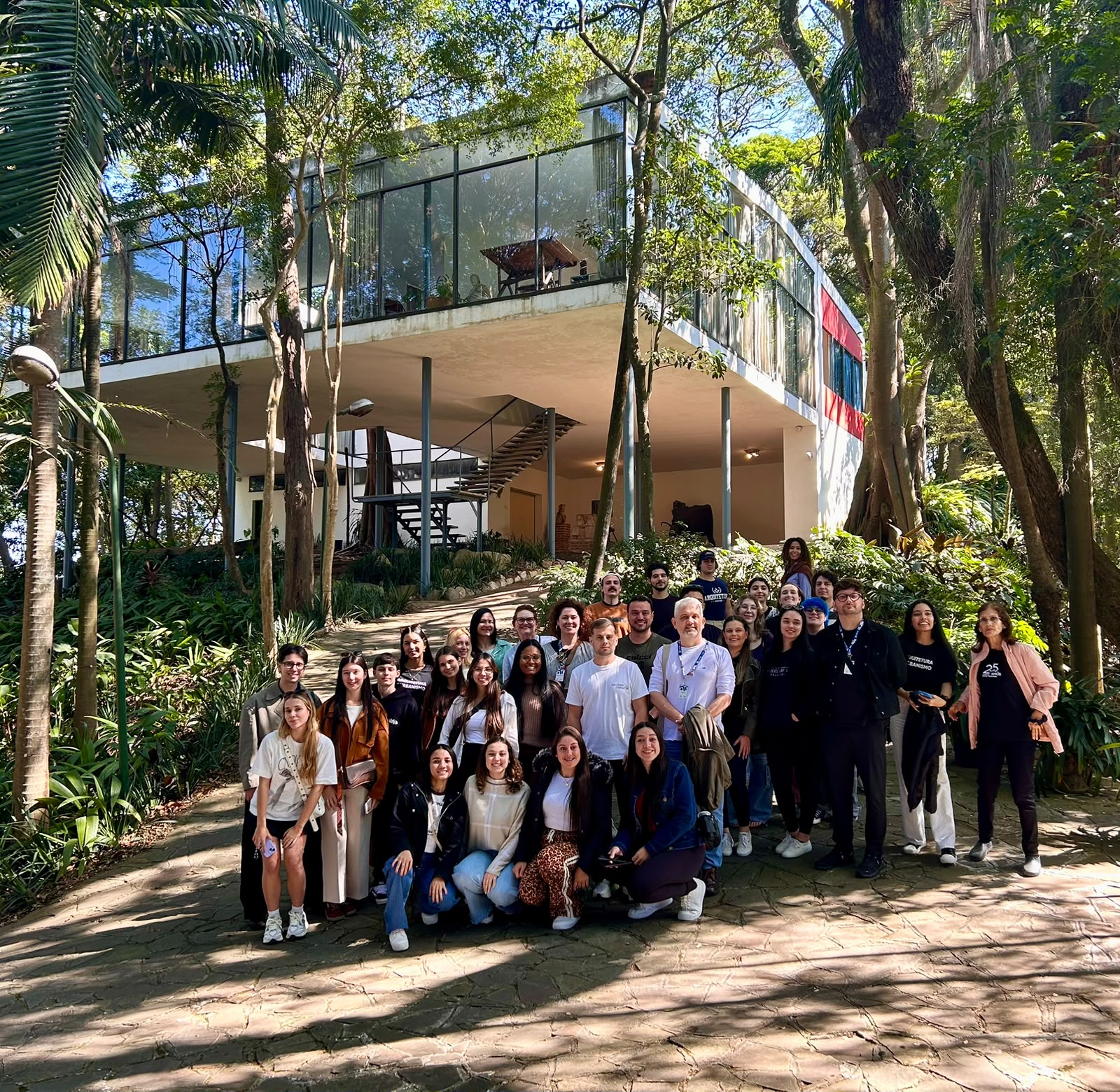 Acadêmicos da UNIFEBE participam de viagem de estudos em SP