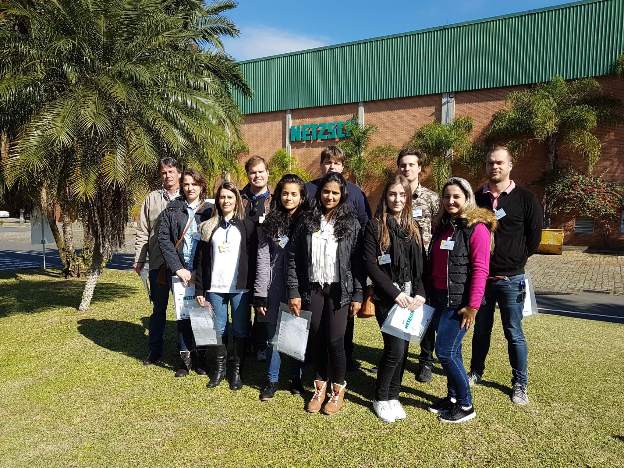 Acadêmicos de Administração conhecem processos de produção industrial