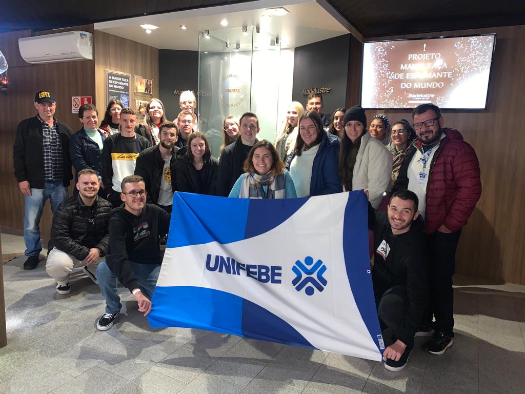 Acadêmicos de Administração da UNIFEBE fazem viagem de estudos a empresas gaúchas