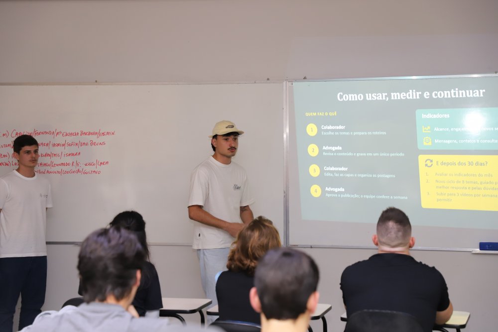 Acadêmicos de Administração desenvolvem soluções de marketing para empresas locais