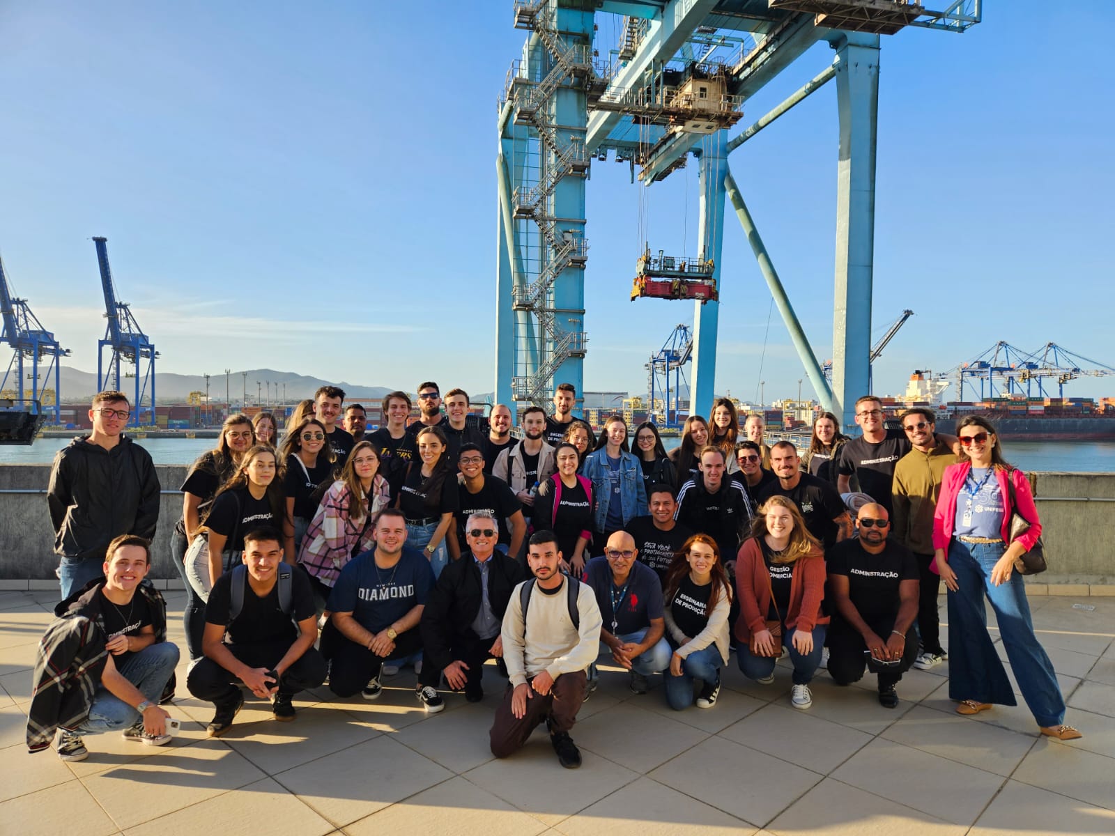 Acadêmicos de Administração visitam o Porto de Itajaí