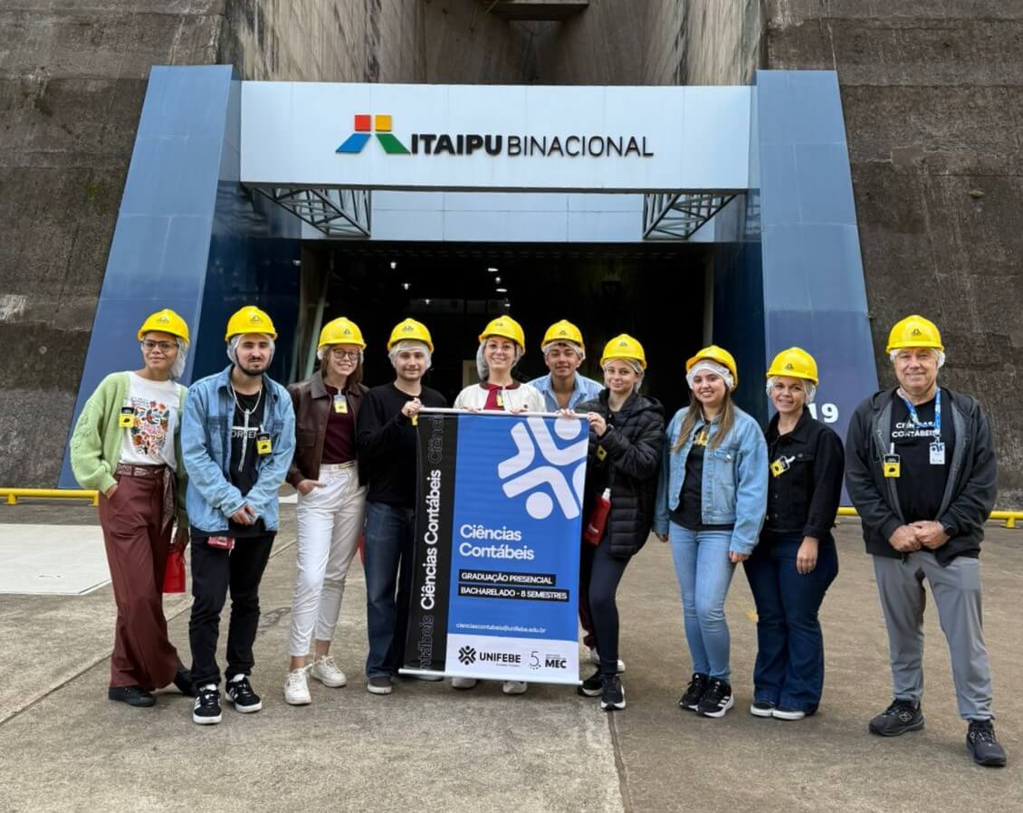 Acadêmicos de Ciências Contábeis realizam viagem de estudos no Paraná