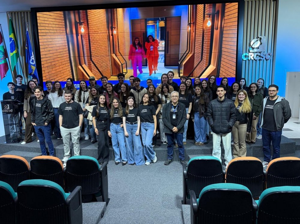 Acadêmicos de Ciências Contábeis visitam a sede do CRCSC, em Florianópolis