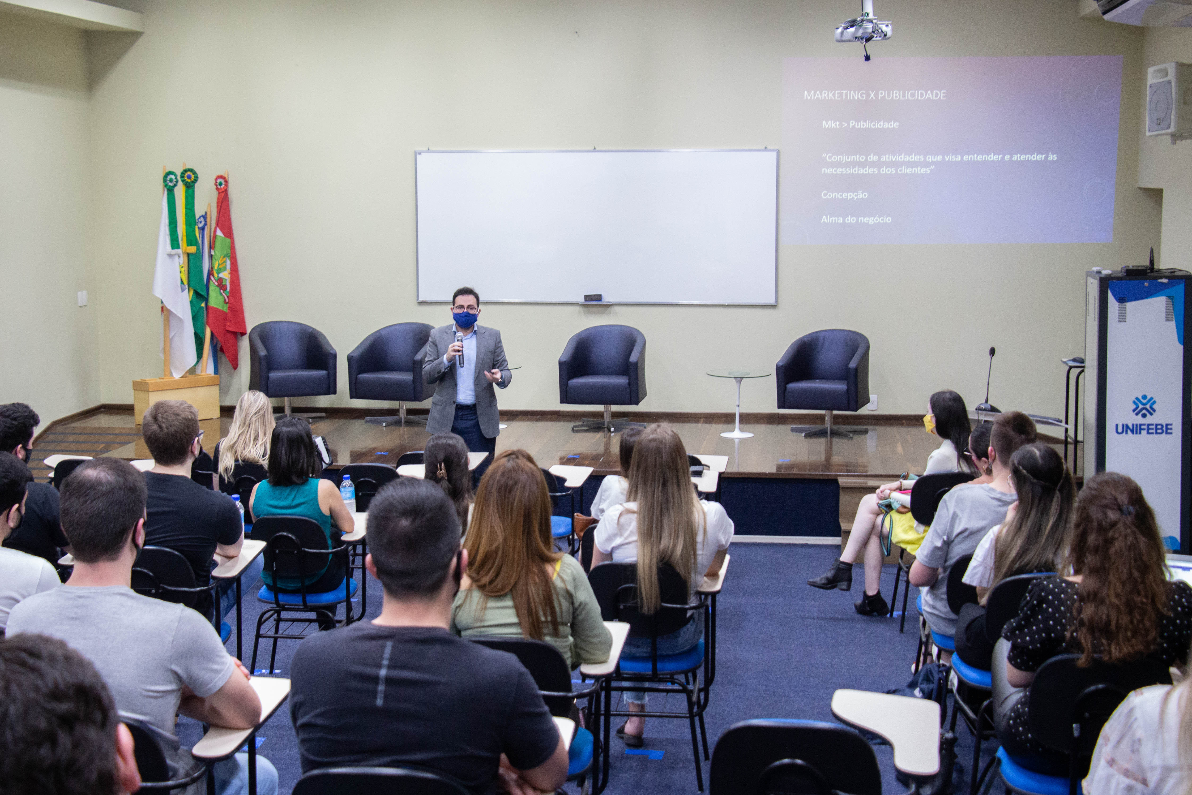 Acadêmicos de Direito aprendem técnicas para gerenciar escritórios de advocacia