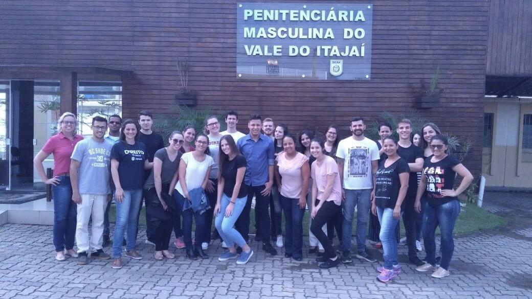 Acadêmicos de Direito visitam Complexo Penitenciário do Vale do Itajaí
