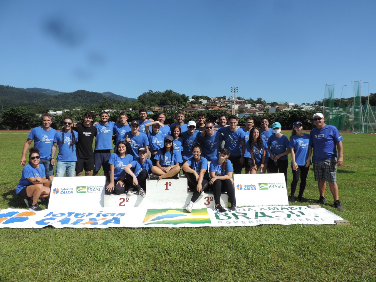 Acadêmicos de Educação Física da UNIFEBE auxiliaram arbitragem em competição estadual de atletismo