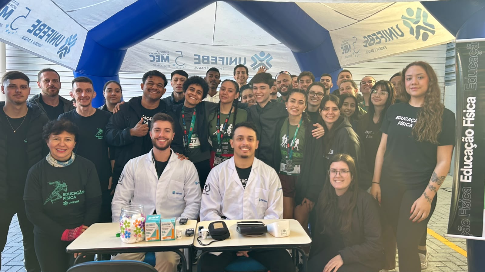 Acadêmicos de Educação Física marcam presença com atividades na Corrida do Atirador