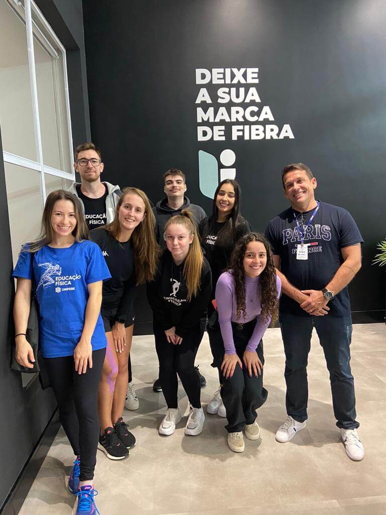 Acadêmicos de Educação Física visitam a Fibra Fisio