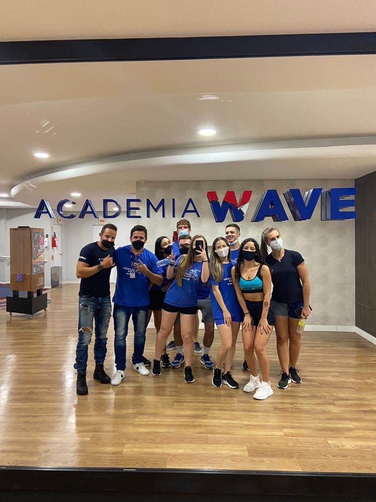 Acadêmicos de Educação Física visitam Wave Academia