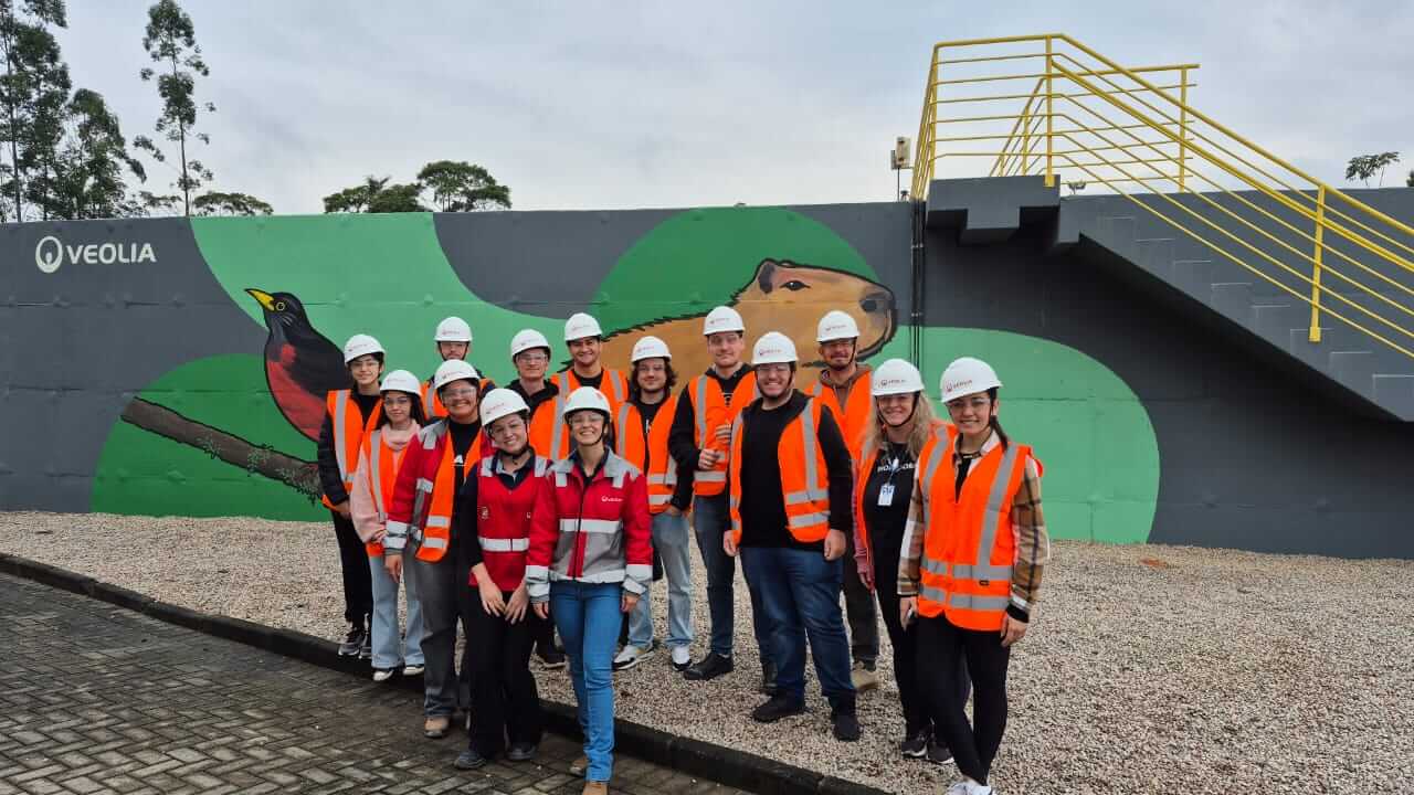 Acadêmicos de Engenharia Civil realizam visita técnica ao Ecoparque da Veolia