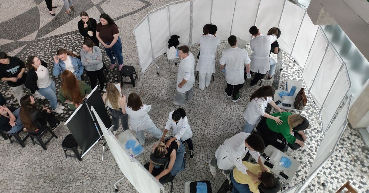 Acadêmicos de Fisioterapia da UNIFEBE promovem ação de saúde e autocuidado