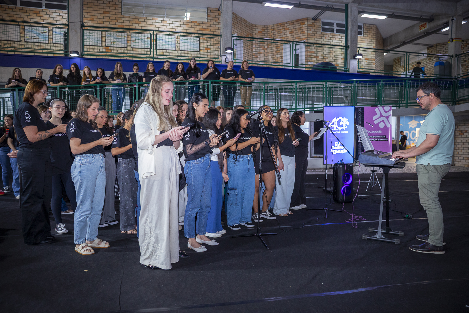 Acadêmicos de Pedagogia promovem homenagem alusiva ao Dia do Professor