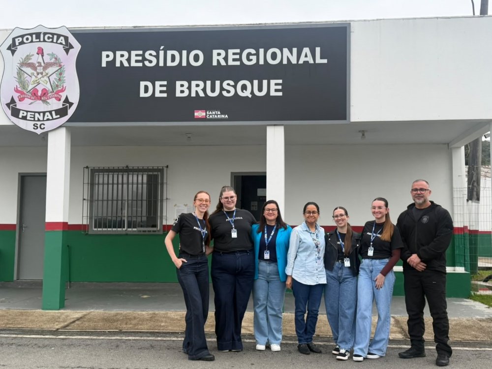 Acadêmicos de Psicologia da UNIFEBE fazem visita técnica a presídio regional