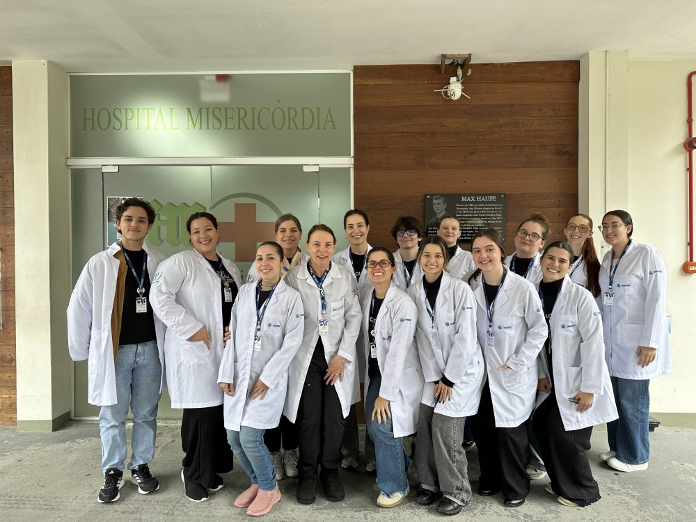Acadêmicos de Psicologia da UNIFEBE visitam hospital em Blumenau