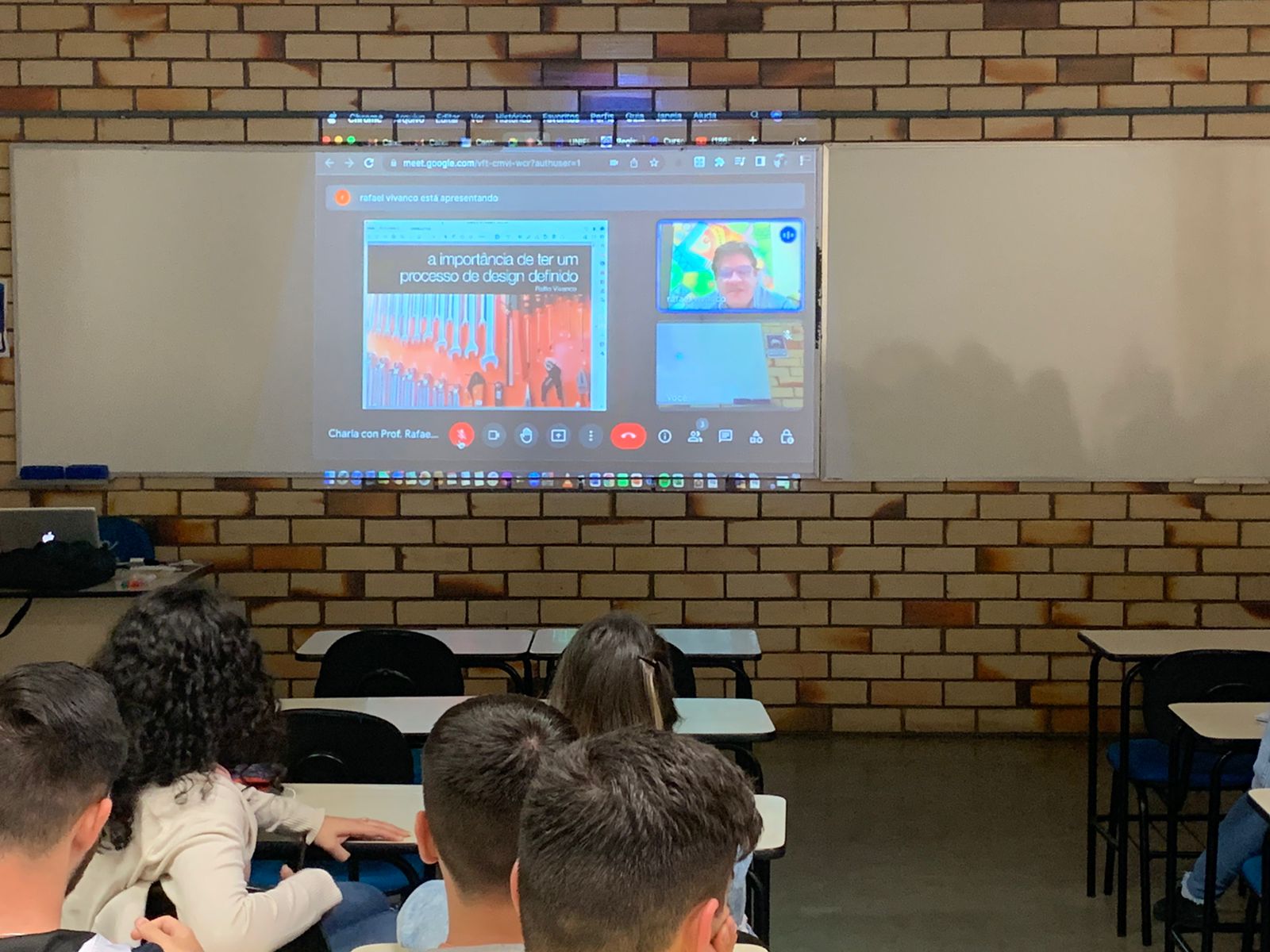 Acadêmicos de Publicidade e Propaganda participam de aula com professor de universidade peruana