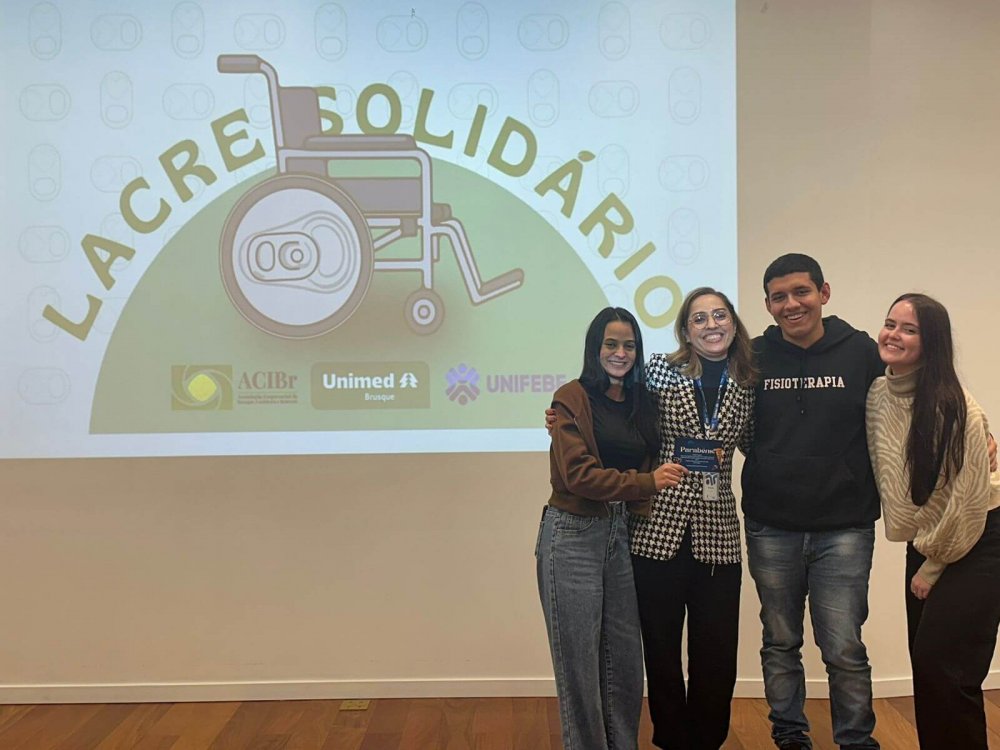 Acadêmicos de Fisioterapia contribuem para campanha de arrecadação da Unimed