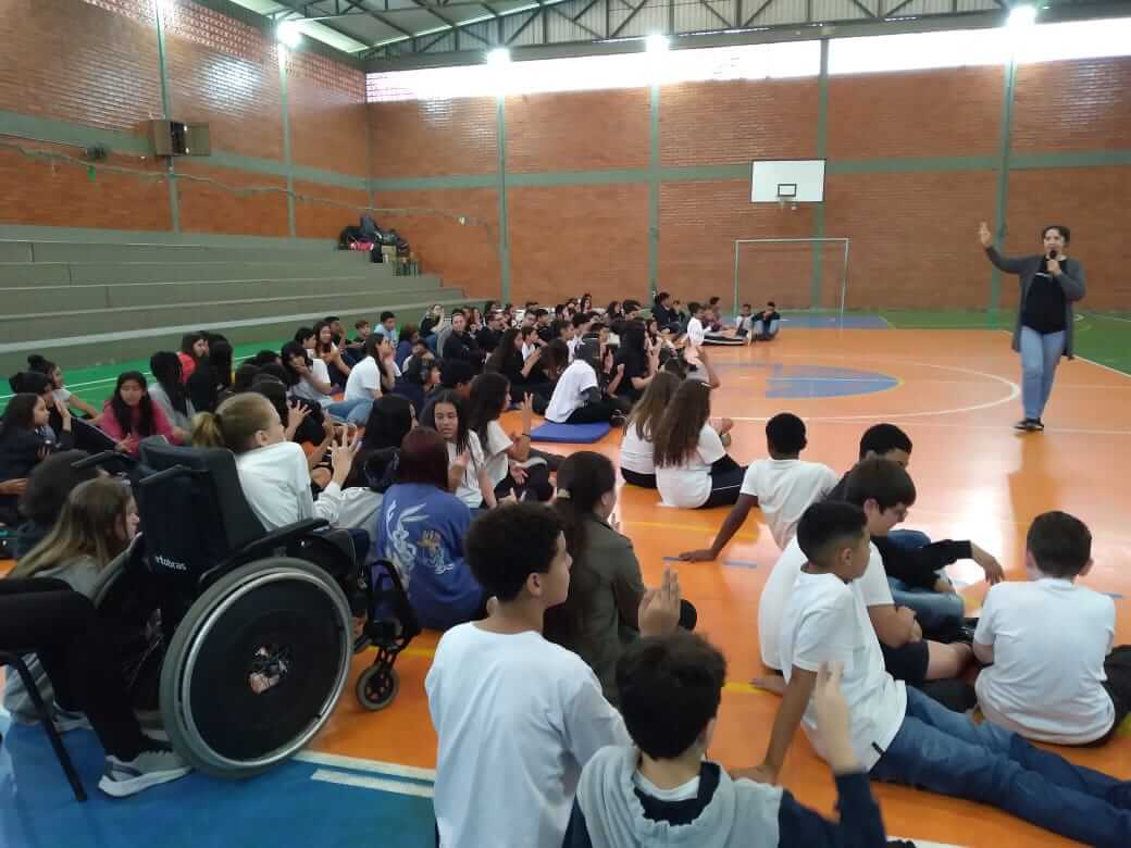 Acadêmicos e professores da UNIFEBE participam de Semana da Inclusão em escola brusquense