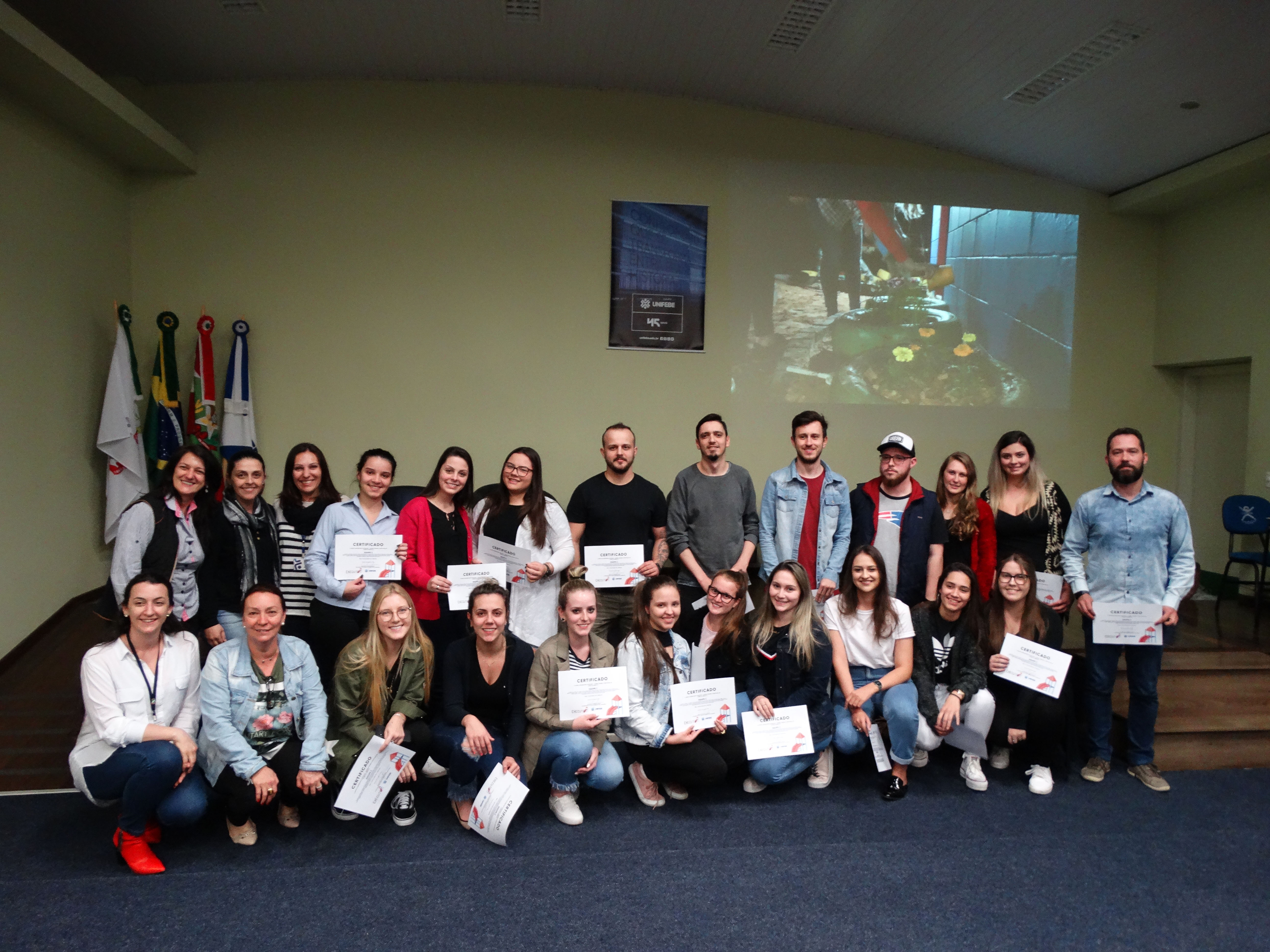 Acadêmicos revitalizam espaços em escolas de Brusque