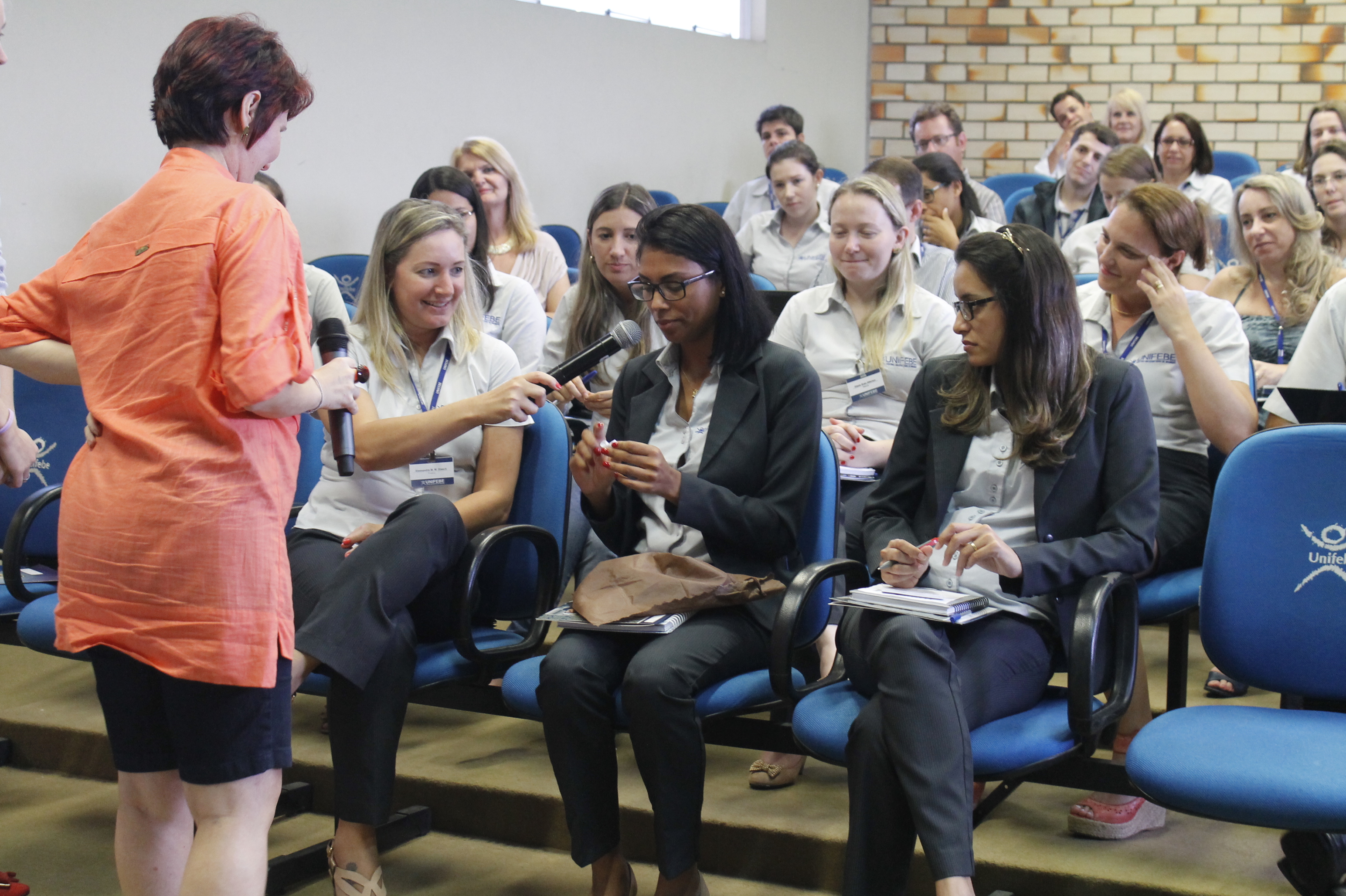 Professores e funcionários participam de treinamento sobre Acessibilidade e Inclusão