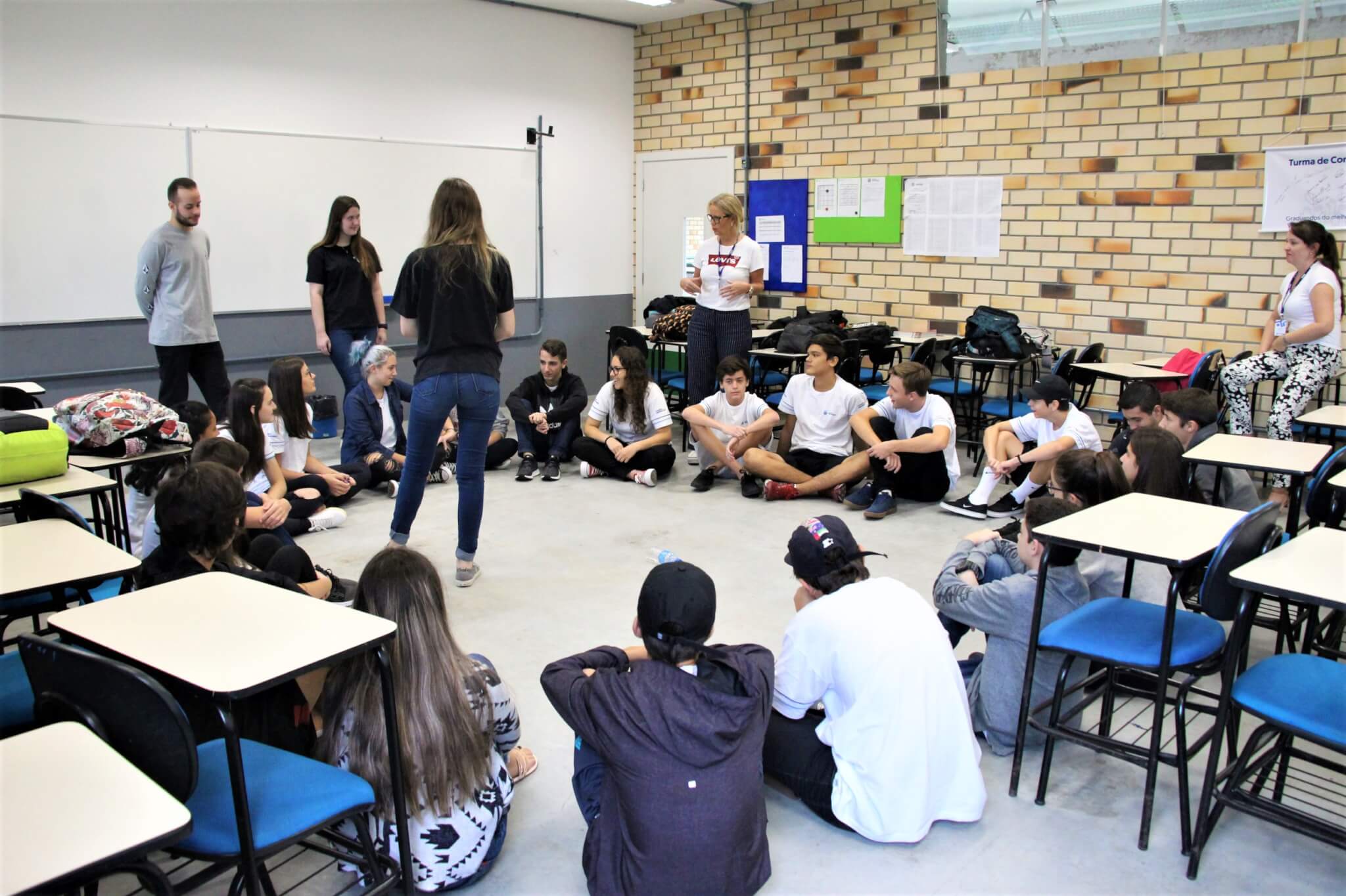 Alunos do 1º ano do Colégio Universitário realizam dinâmica voltada à autoestima