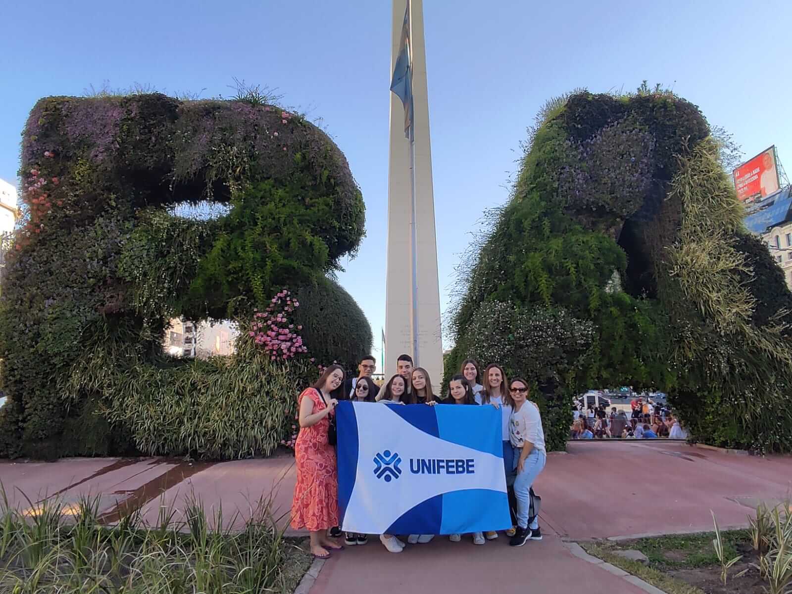 Alunos do Colégio UNIFEBE colocam espanhol em prática em viagem de estudos a Buenos Aires