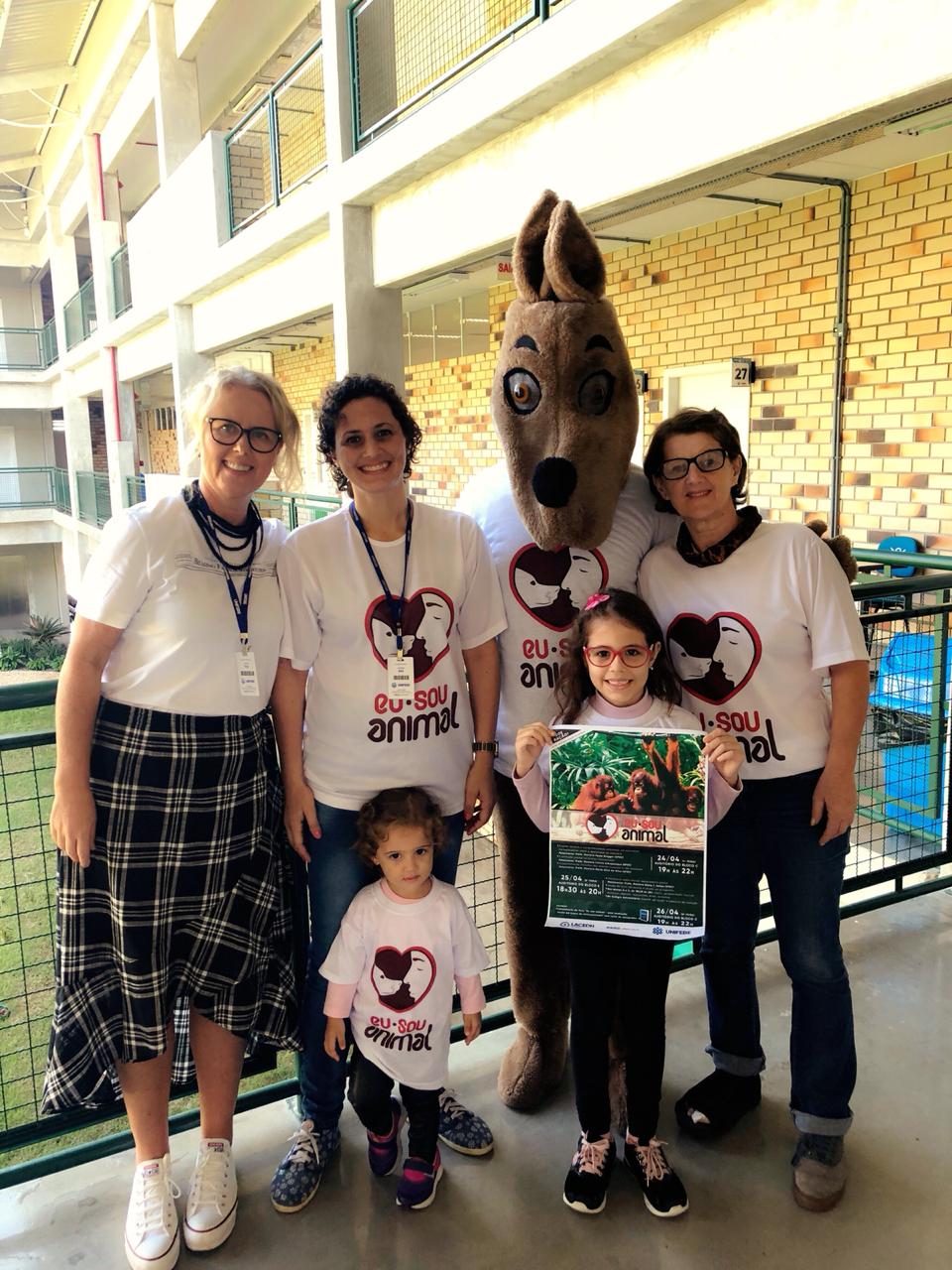 Alunos de escola municipal se empolgam com visita das mascotes do