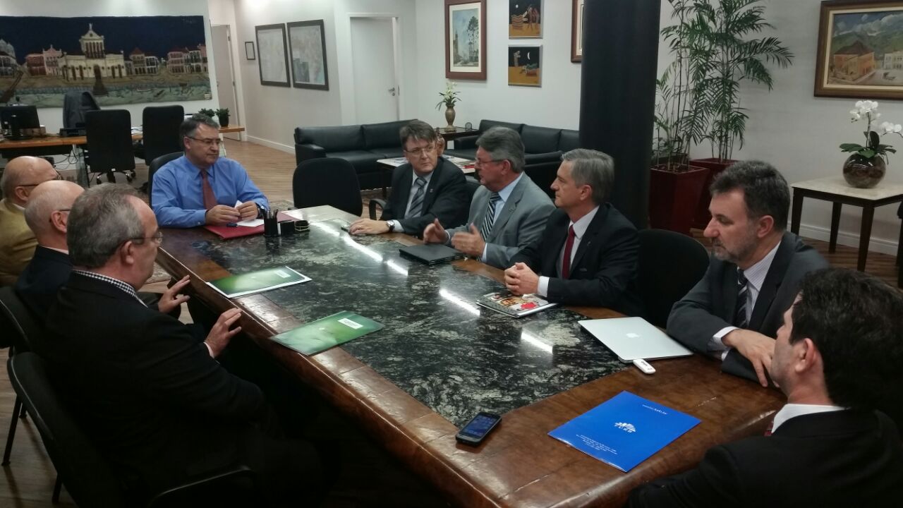 Reitor participa de audiência com o governador de Santa Catarina