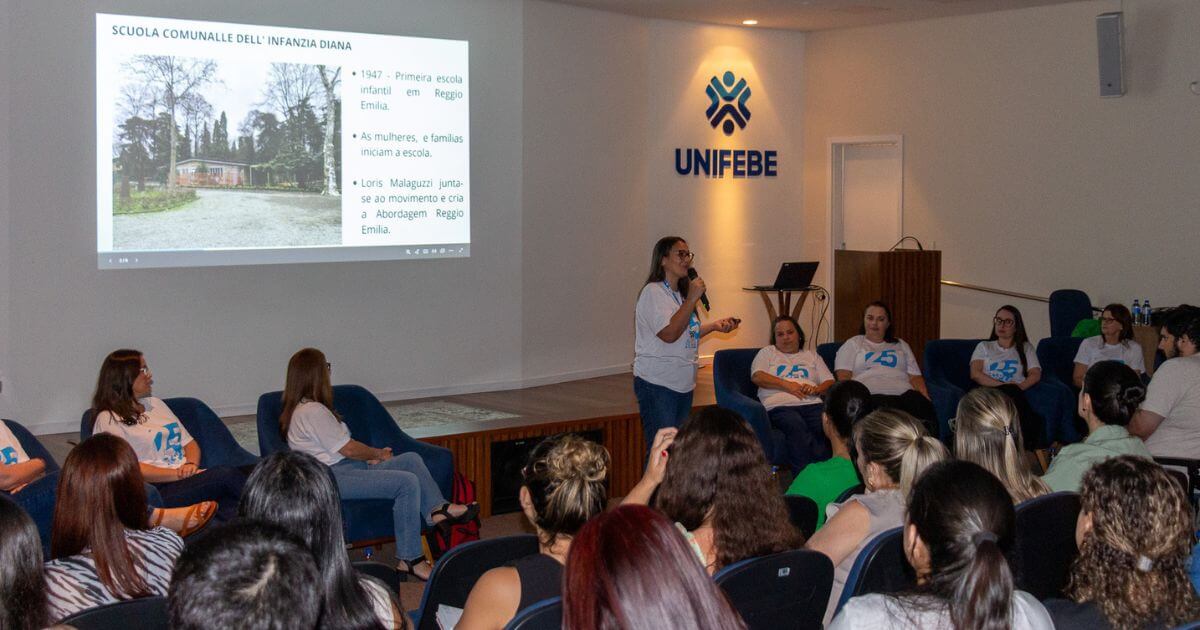 Aula Magna dos Cursos de Pedagogia da UNIFEBE discute aplicação da abordagem Reggio Emilia