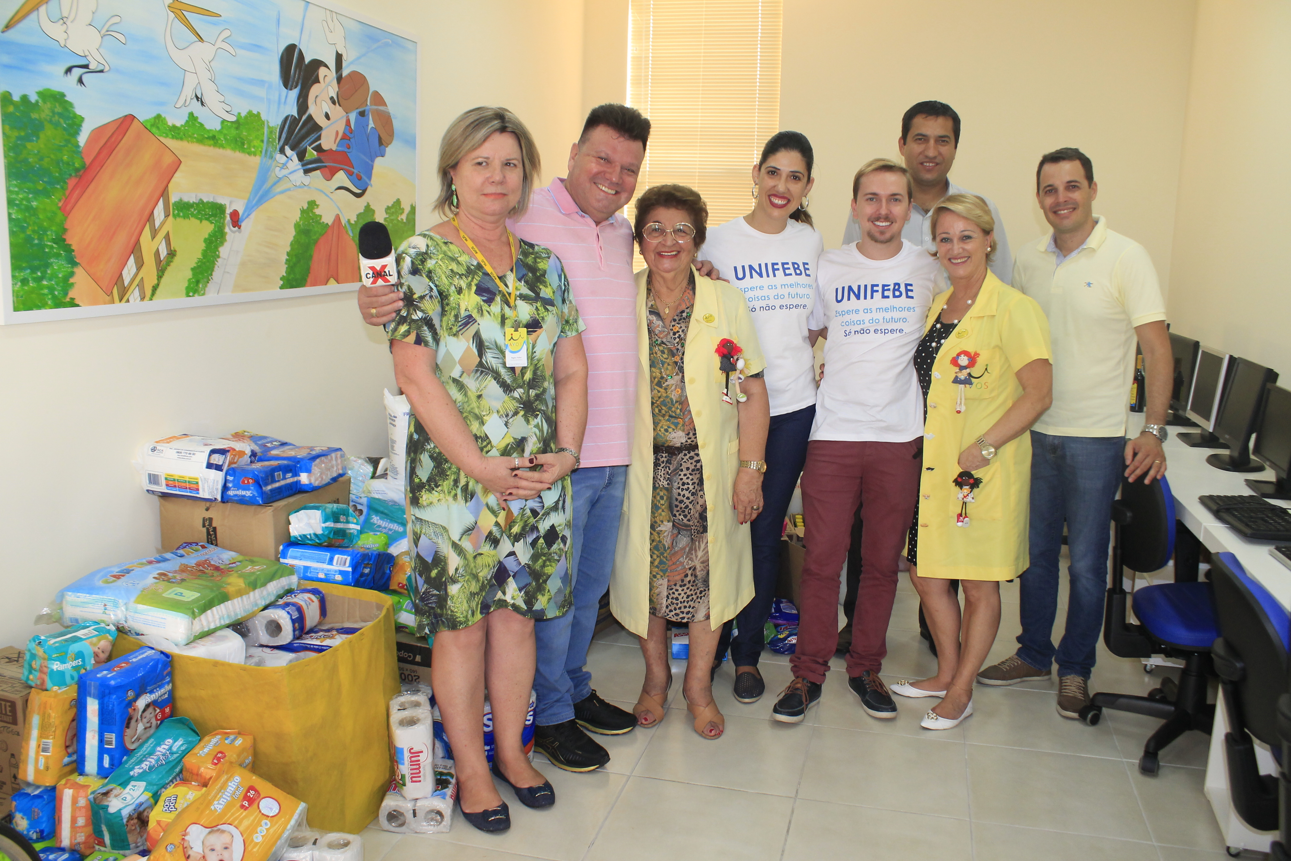 UNIFEBE entrega cabelos do “Força na Peruca” em visita à AVOS em Florianópolis