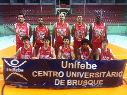 Equipe de basquete é campeã do Triangular da Copa SC