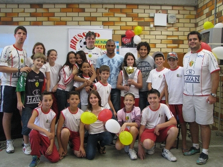 Atletas do Bruscão visitam alunos da rede pública de ensino