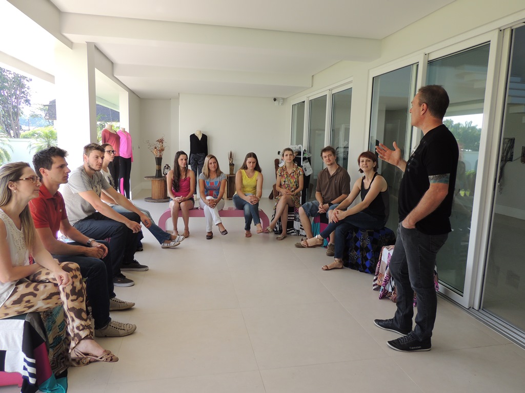 Acadêmicos de Administração participam de Café com Empreendedor