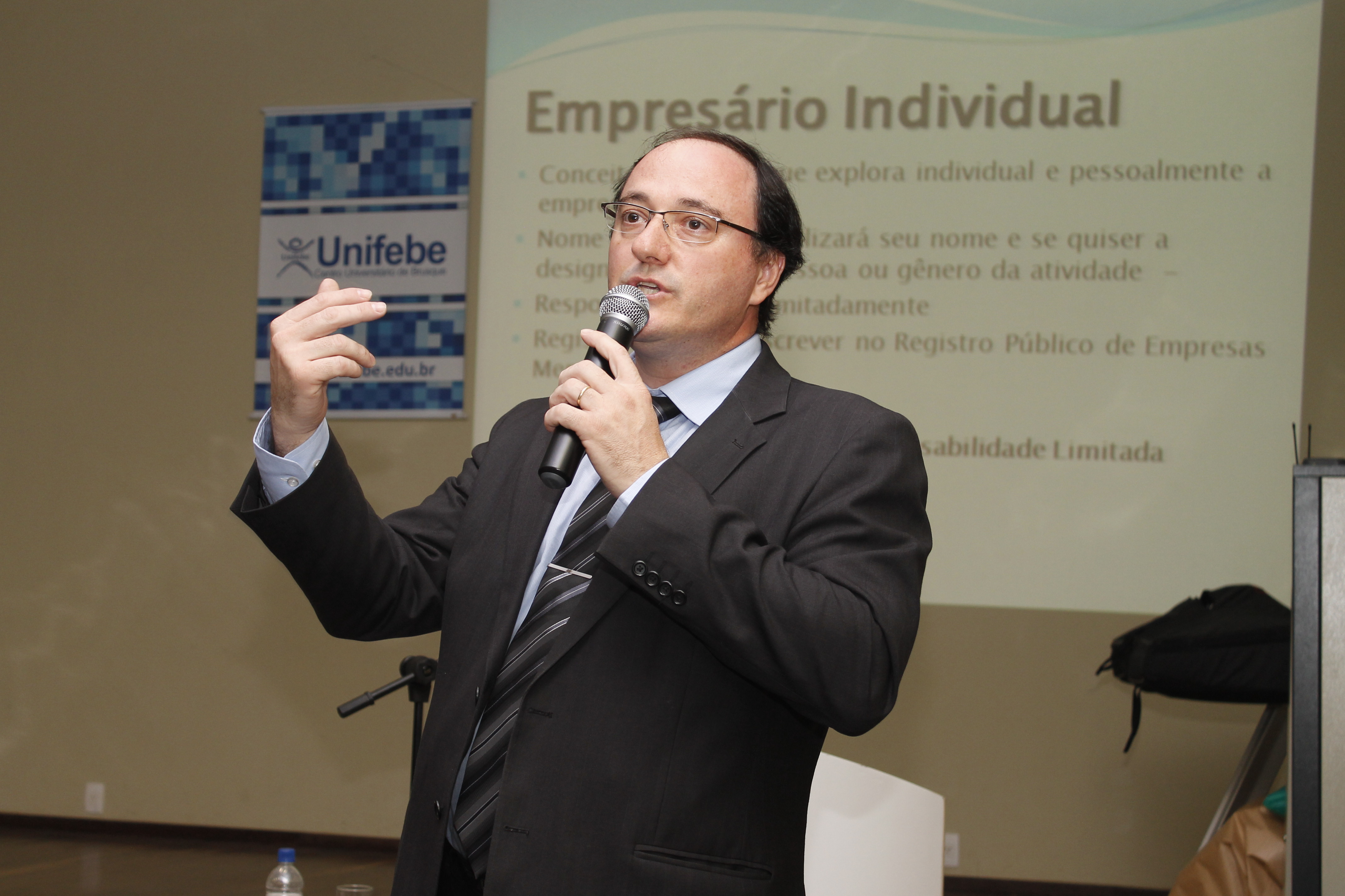 Palestrante do Citibrusque fala sobre Direito Empresarial