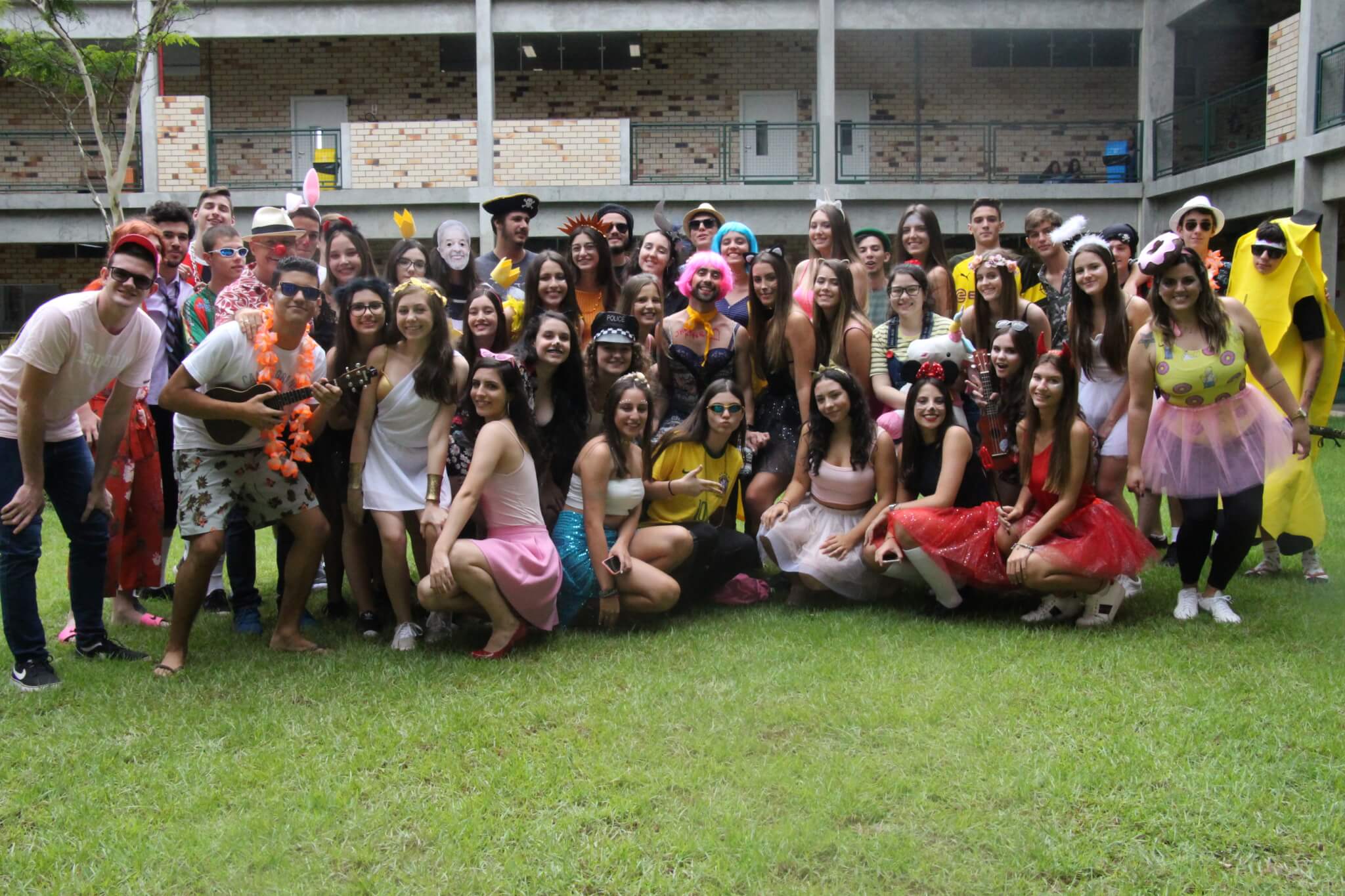 Colégio Universitário de Brusque promove atividade de recreação no Carnaval