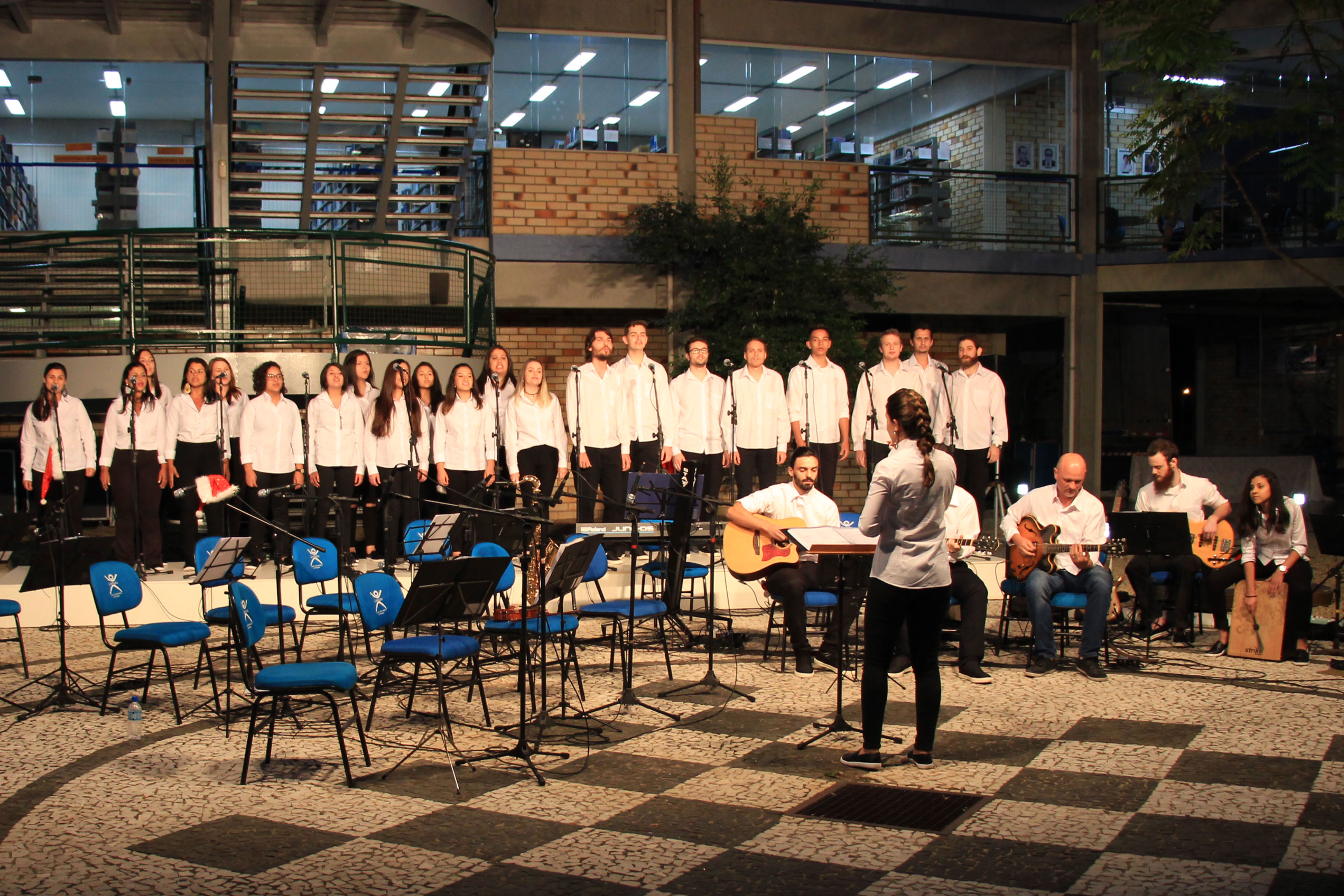 Coro UNIFEBE apresenta Cantata de Natal no River Mall