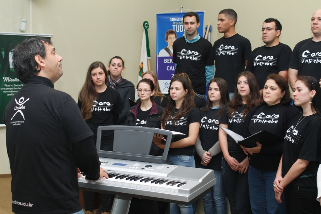 Coro da UNIFEBE se apresenta no Intervalo Cultural