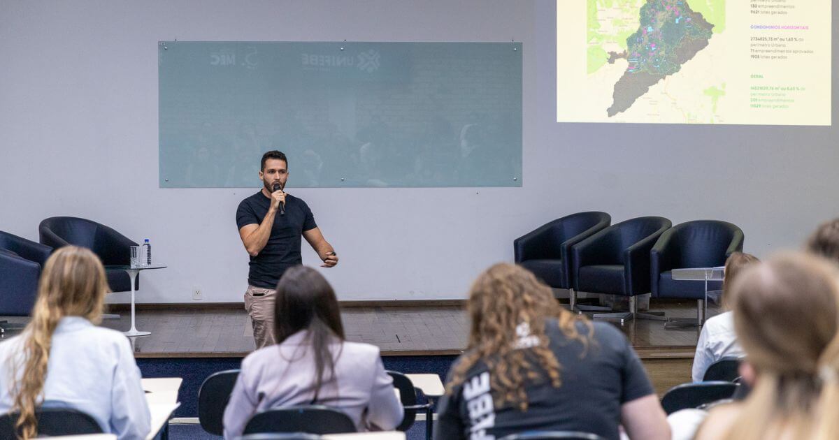 Curso de Arquitetura e Urbanismo UNIFEBE recebe palestras da Prefeitura de Brusque