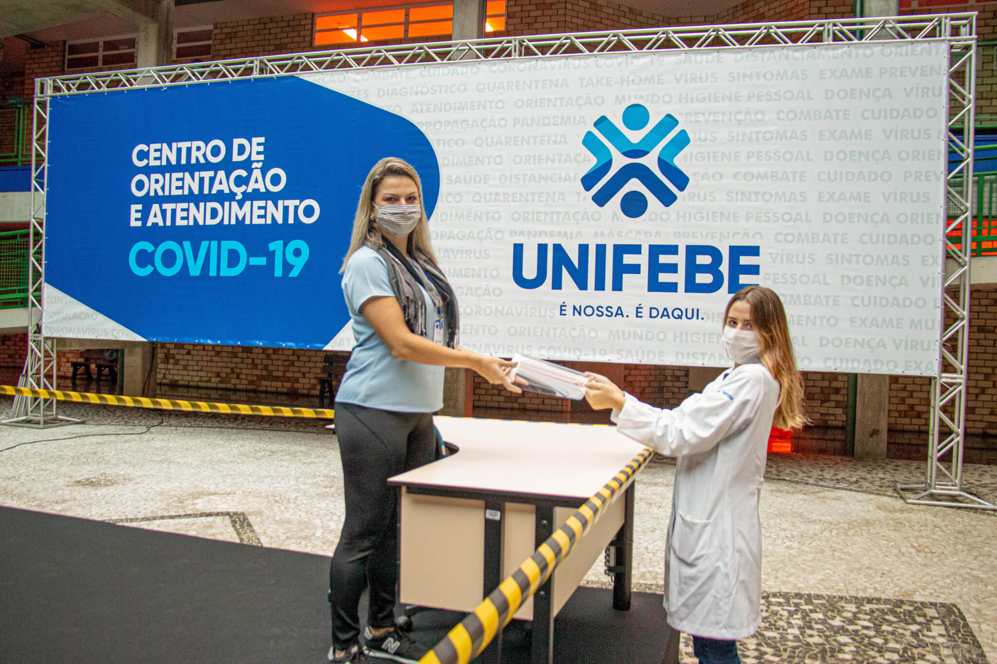 Curso de Medicina da UNIFEBE recebe máscaras em acrílico da ACIBr