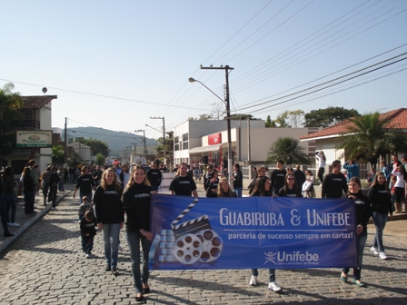 Escola Ângelo Dognini homenageia a Unifebe