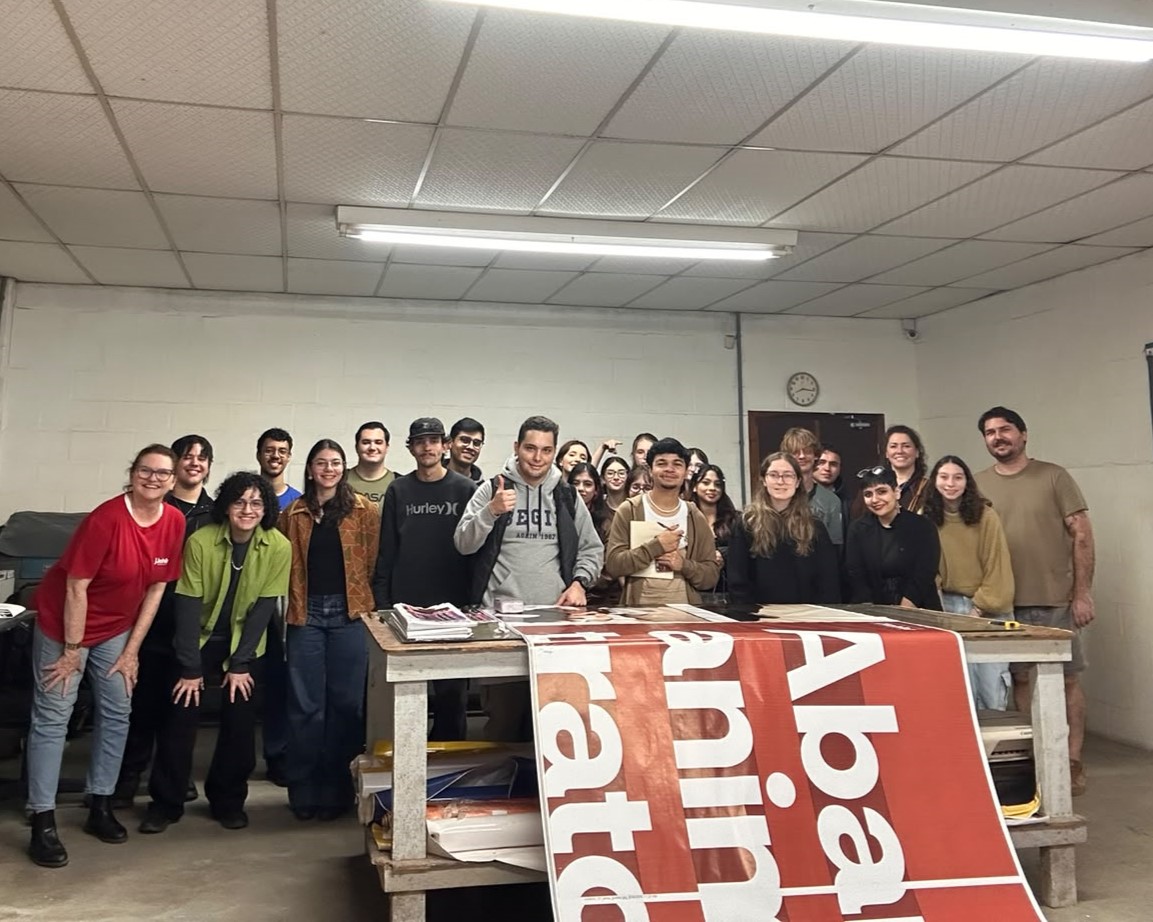 Design Gráfico UNIFEBE realiza visitas técnicas a gráfica e empresa de outdoor