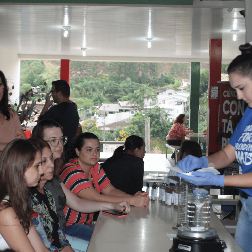 Dia da família na escola - Aluna de Publicidade - Janaína (19) copiar