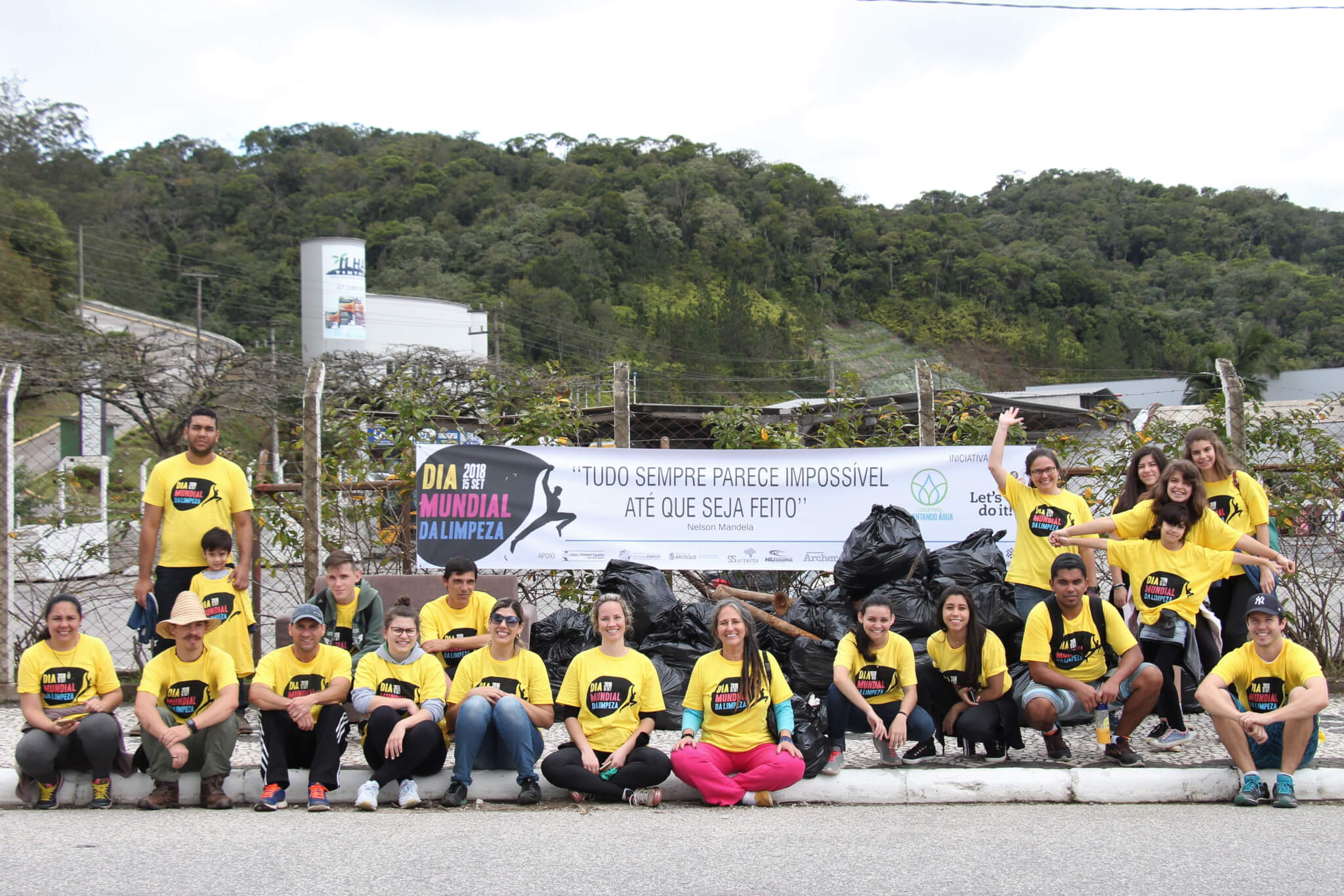 Alunos da UNIFEBE participam do Dia Mundial da Limpeza