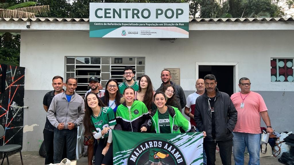 Doação de mantas e edredons de acadêmicos da UNIFEBE beneficia Centro POP