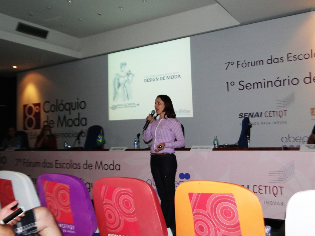 Coordenadora do curso de Moda participa de Fórum no Rio