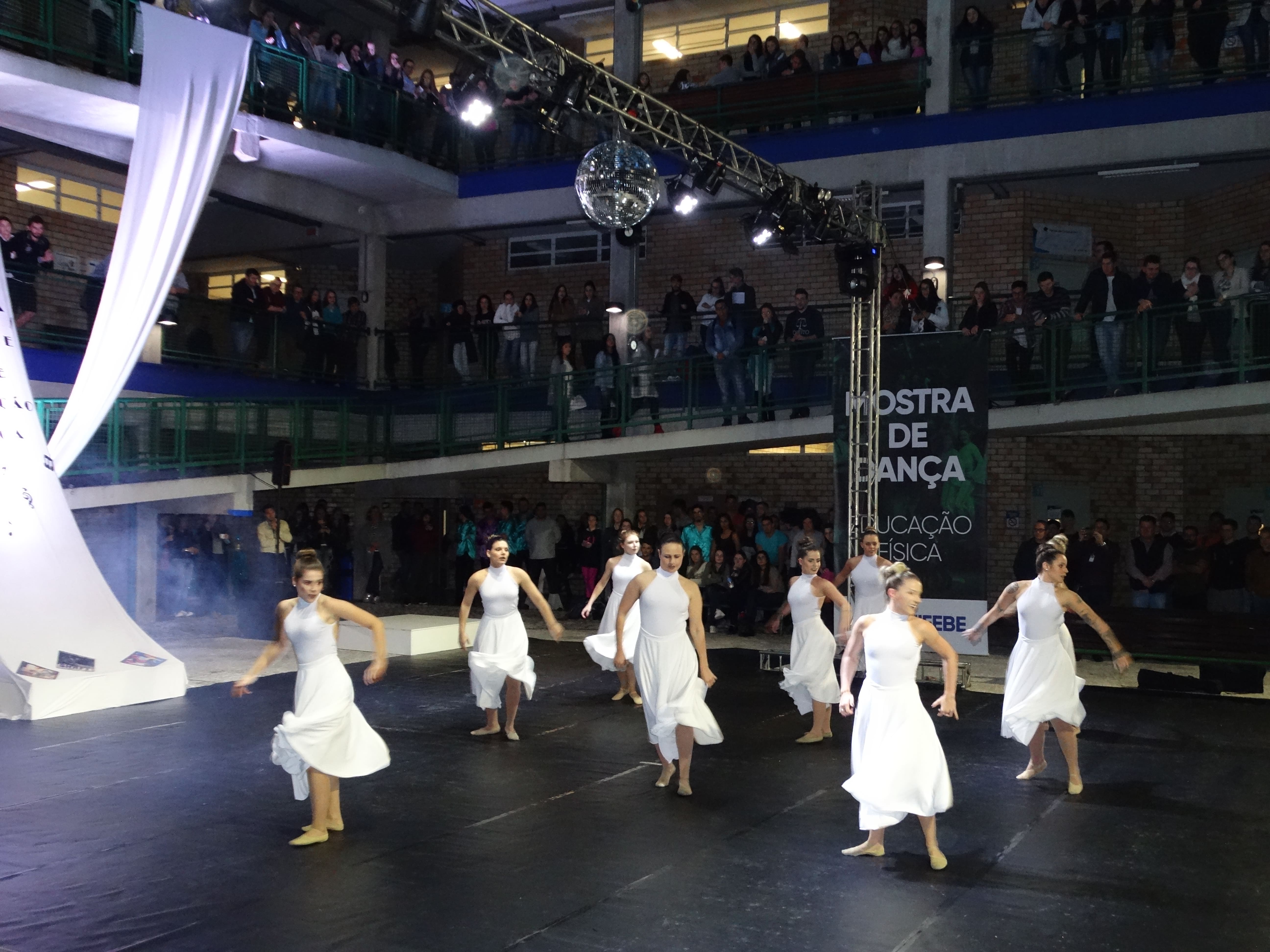 Egressas de Educação Física se apresentam na 16ª Mostra de Dança