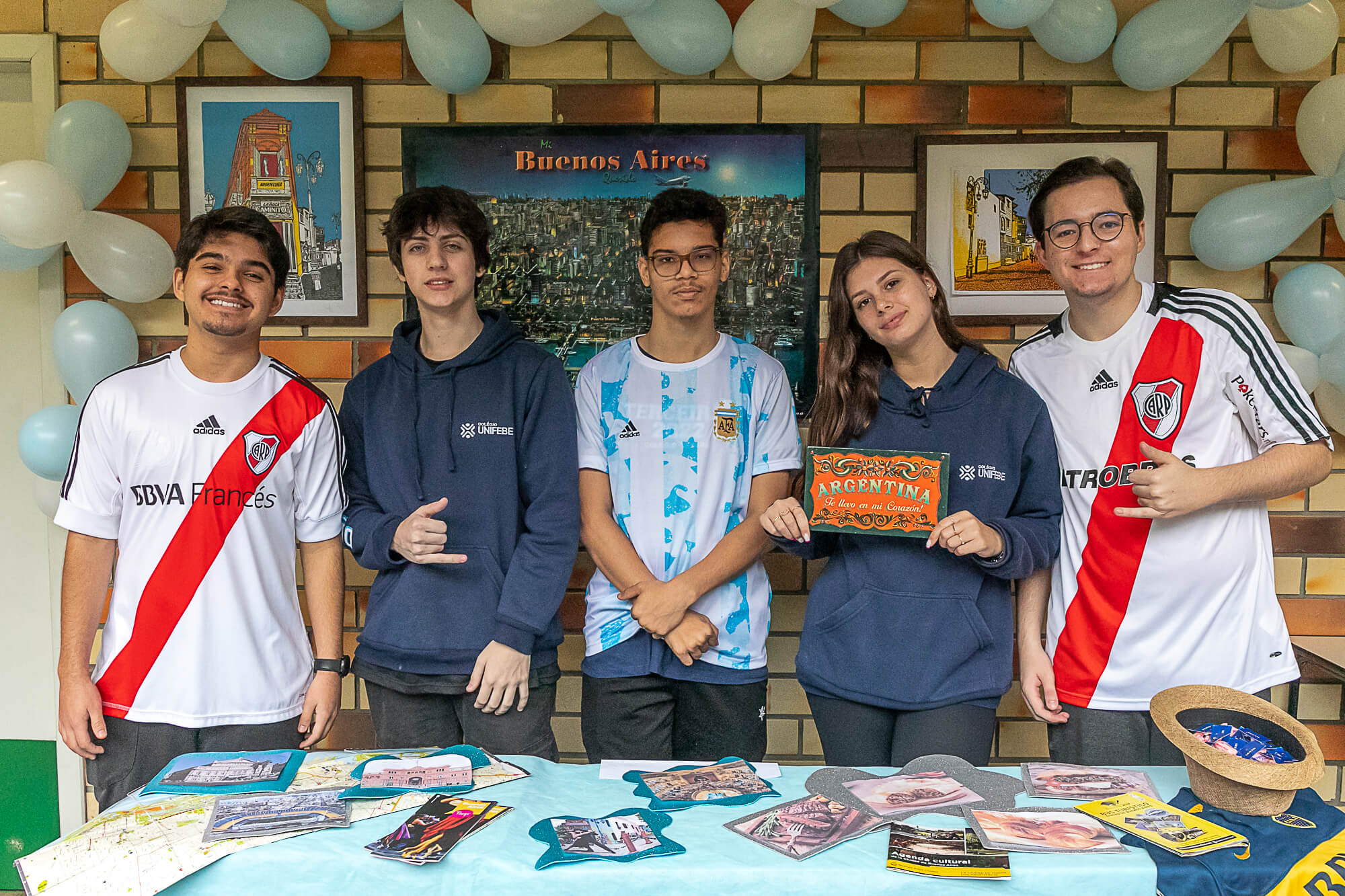 Elementos culturais argentinos e ingleses são apresentados na Feira de Línguas do Colégio UNIFEBE