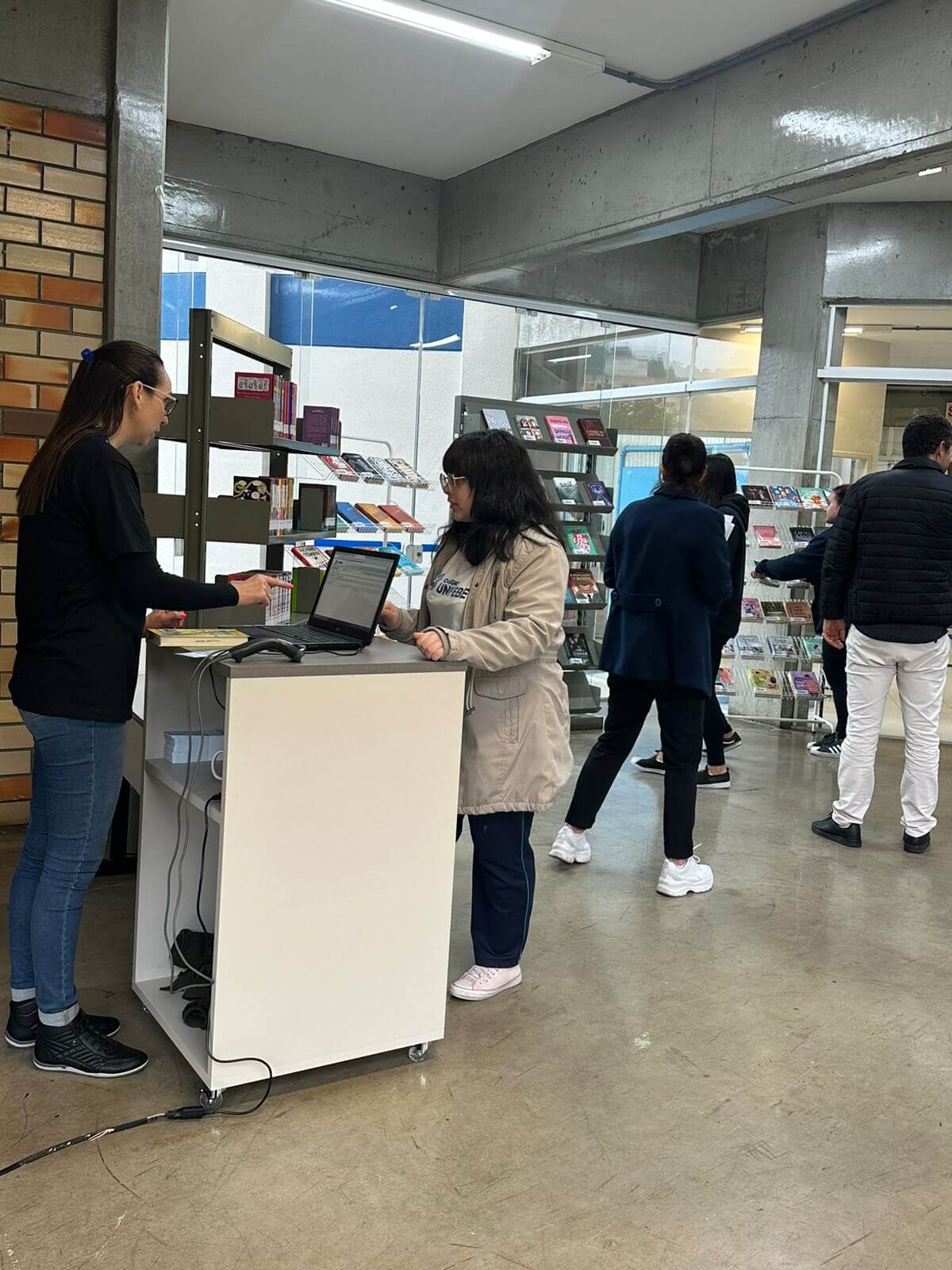 Em ação conjunta, Colégio UNIFEBE e Biblioteca promovem empréstimos de livros