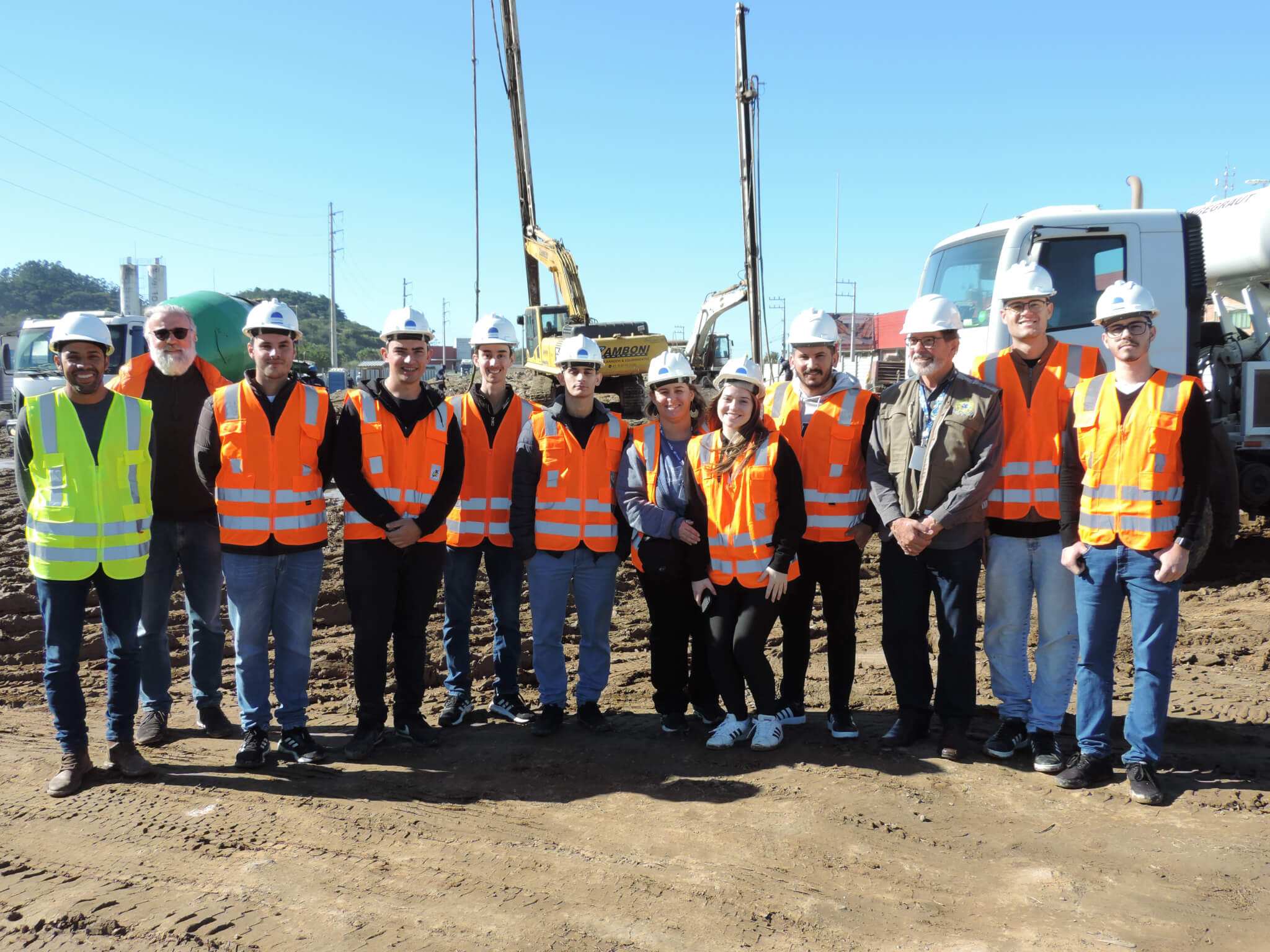 Engenharia Civil da UNIFEBE visita obras de duplicação da BR-470